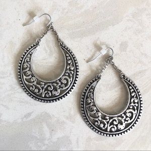 Premier Designs Vintage Lady Floral Drop Earrings